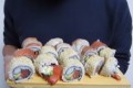 Video  DvdiV –  Ricetta ,  per  Sushi Uramaki  ( Rotolo Medio e Riso esterno )