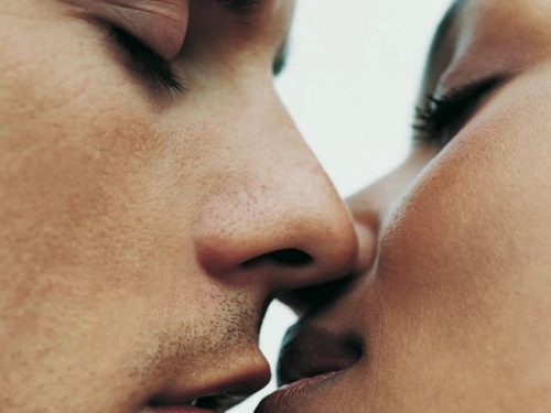 Video  DvdiV –  Info ,  8  Motivi  che portano  Benessere  &  Benefici  dal  Baciarsi