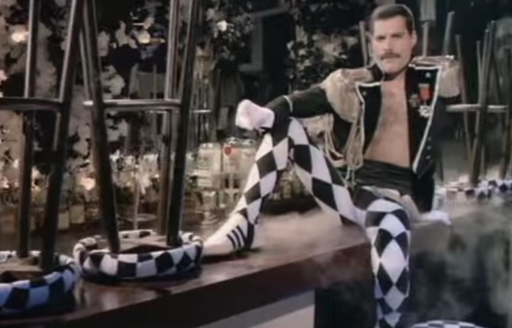 VideoClip , della Grande Living On My Own di Freddie Mercury