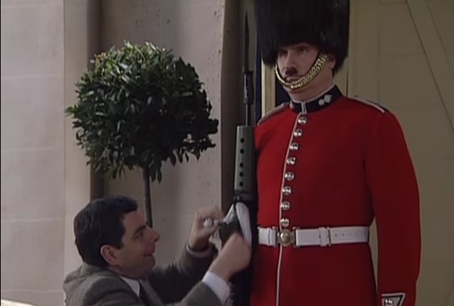 Funny , Gag in Guard Picture con Mr. Bean