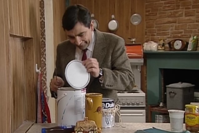 Funny , Gag in Painting his House con Mr. Bean