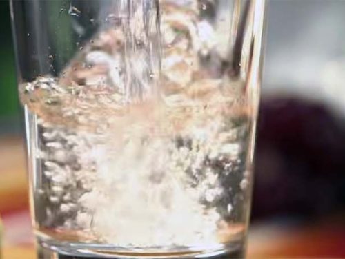 Video  DvdiV –  Salute ,  Idratarsi  Correttamente  :   Almeno  8  Bicchieroni  di  Acqua  ogni  Giorno